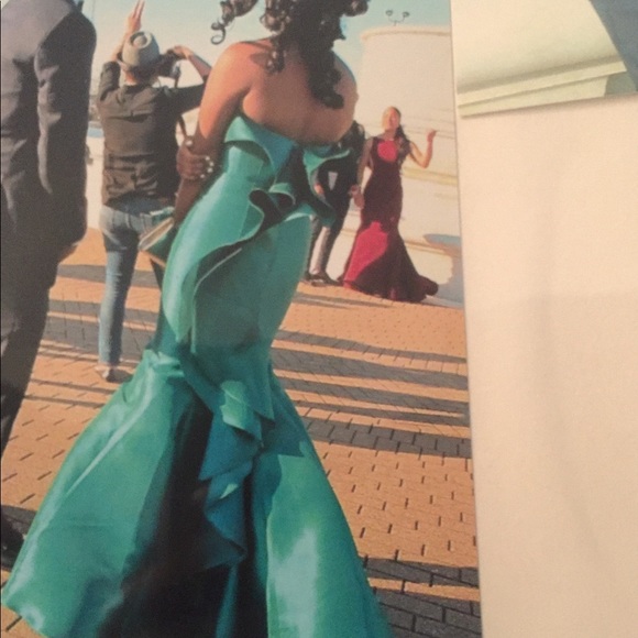 PROM DRESS. Green Giovanni. - Picture 4 of 4